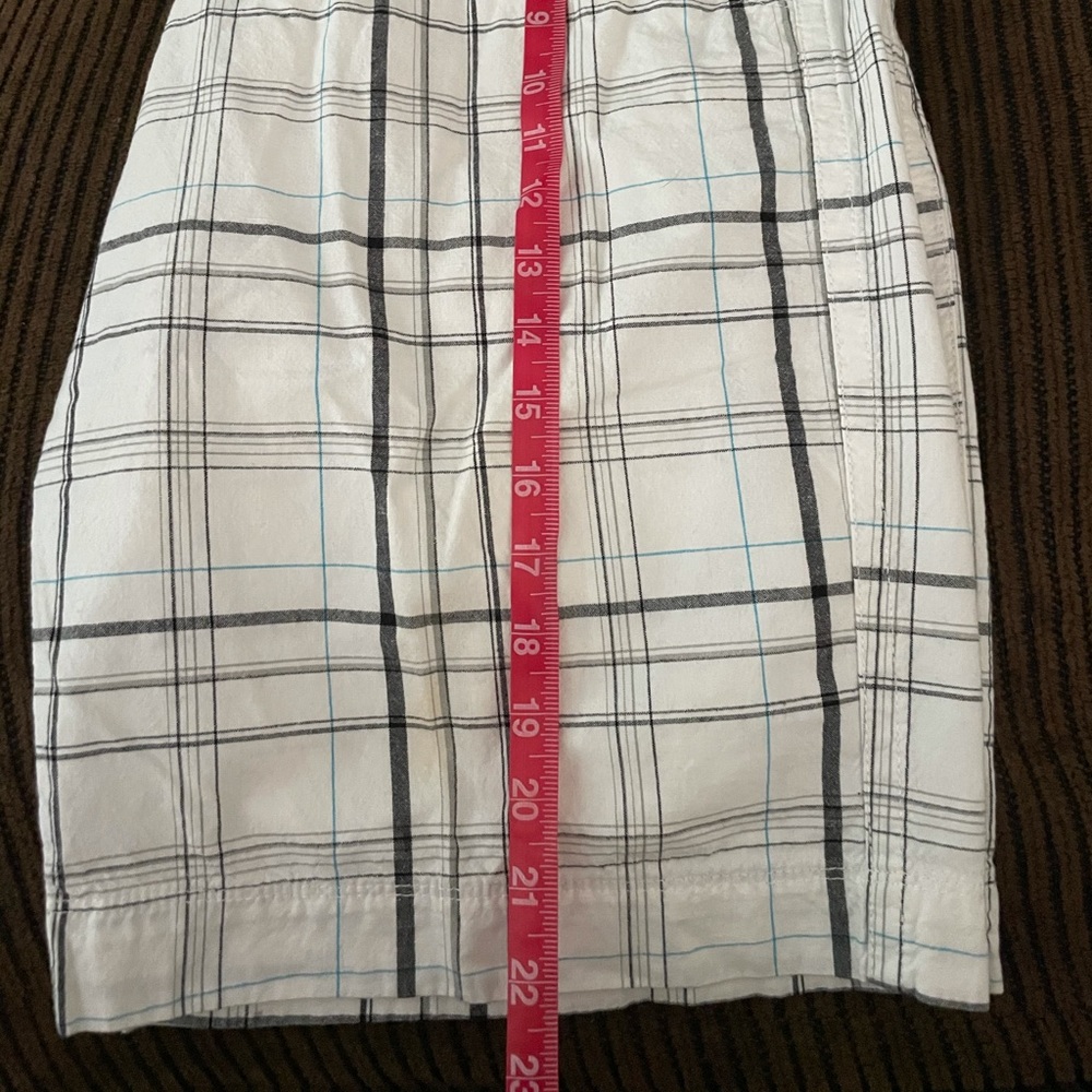 Shorts - Picture 3 of 4
